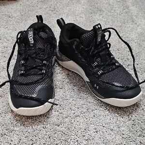 Women's Under Armour Black and White Volleyball/Court Shoes, Size 9
